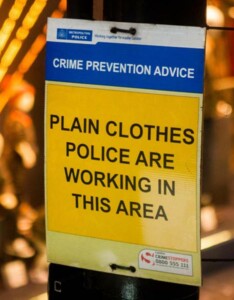 A sign informing that plain clothes police officers are working in this area.